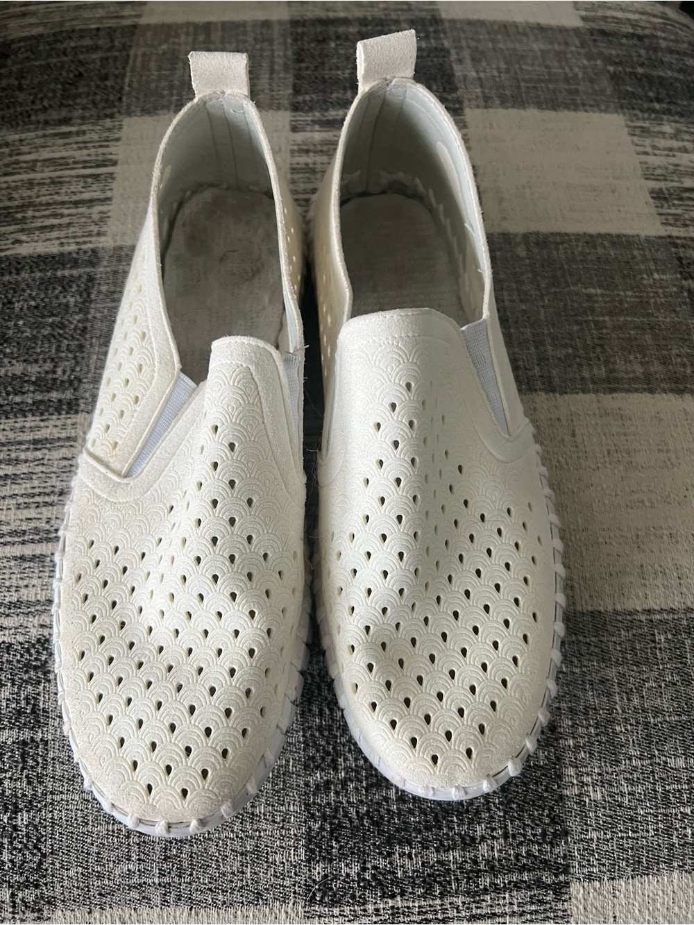 White Isle Jacobsen Tulip, size 39/9. Excellent used condition.